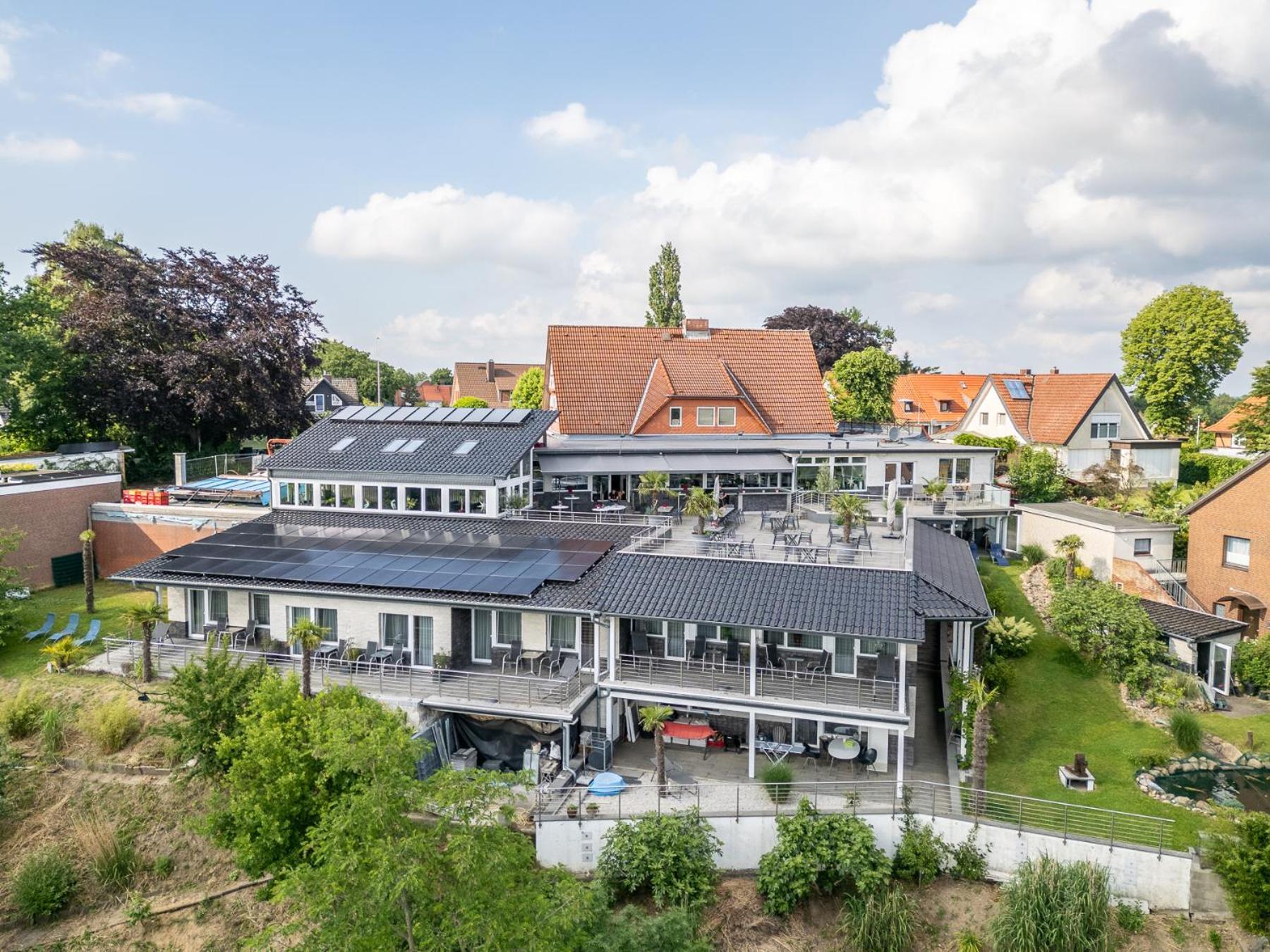 Hotel Zum Halbmond Lauenburg Exterior photo