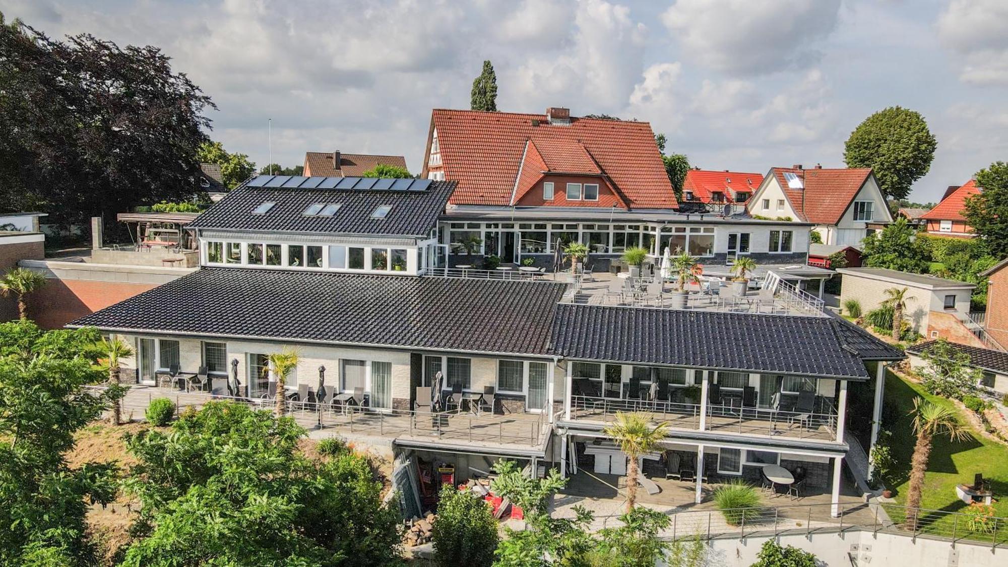 Hotel Zum Halbmond Lauenburg Exterior photo